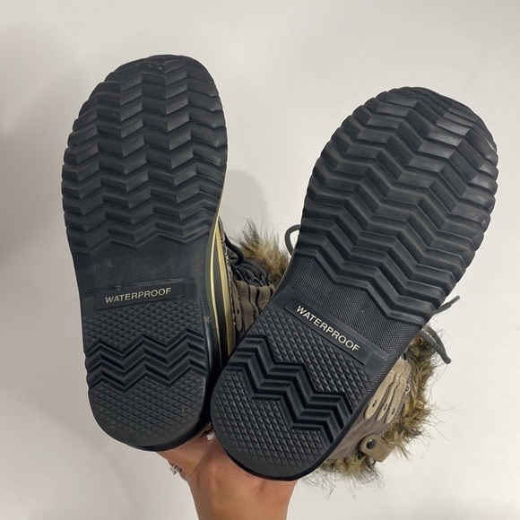 SOREL JOAN OF ARCTIC SNOW BOOTS FAUX FUR WATERPROOF BLACK & TAUPE WOMEN’S SZ 5 - Picture 8 of 10